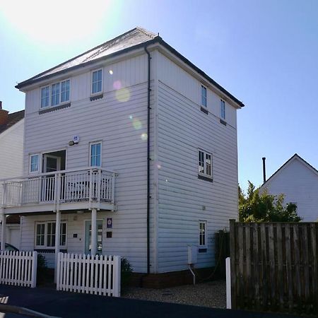 The Salty Dog Holiday Cottage, Camber Sands Rye Bagian luar foto